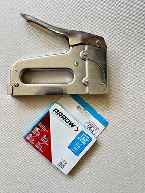 Heavy Duty Staple Gun & box of staples 1/4" (6mm) - Arrow T50